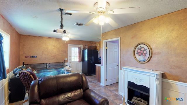 612 Mccormick Drive, Victoria, TX 77904