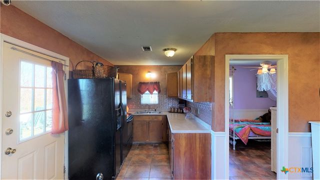 612 Mccormick Drive, Victoria, TX 77904