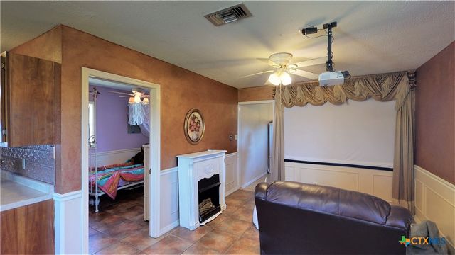 612 Mccormick Drive, Victoria, TX 77904