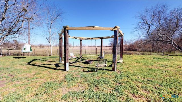 612 Mccormick Drive, Victoria, TX 77904