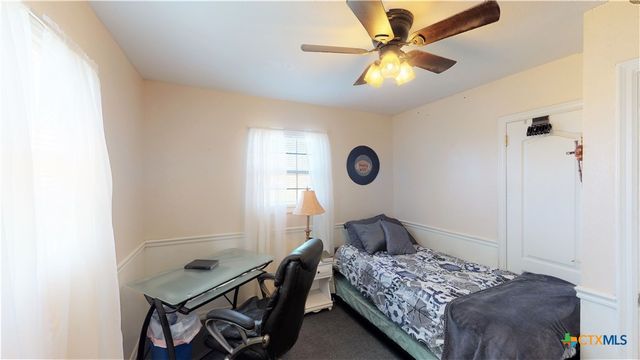 612 Mccormick Drive, Victoria, TX 77904