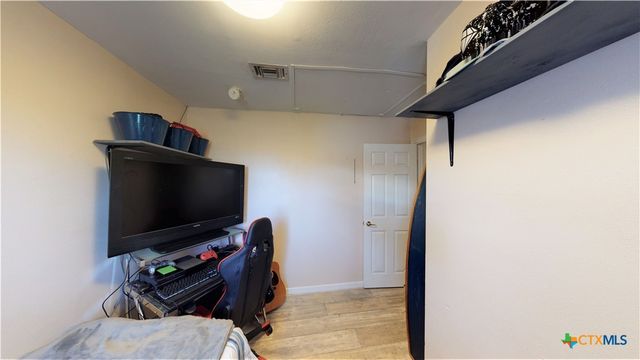 612 Mccormick Drive, Victoria, TX 77904