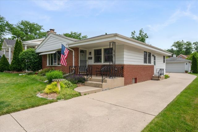 551 S Poplar Avenue, Elmhurst, IL 60126