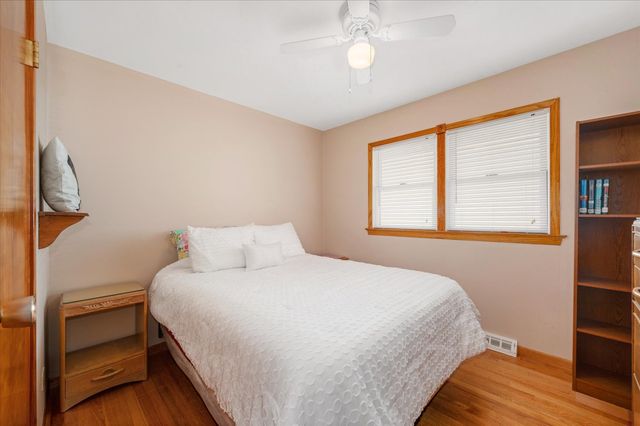 551 S Poplar Avenue, Elmhurst, IL 60126