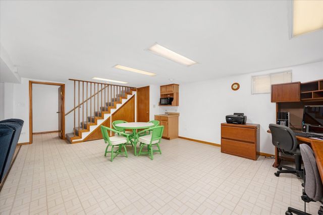 551 S Poplar Avenue, Elmhurst, IL 60126