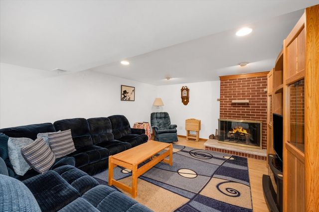 551 S Poplar Avenue, Elmhurst, IL 60126