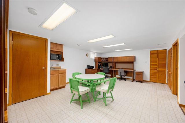 551 S Poplar Avenue, Elmhurst, IL 60126