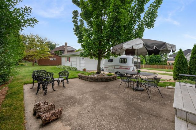 551 S Poplar Avenue, Elmhurst, IL 60126