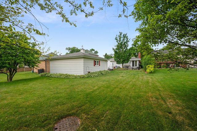 551 S Poplar Avenue, Elmhurst, IL 60126