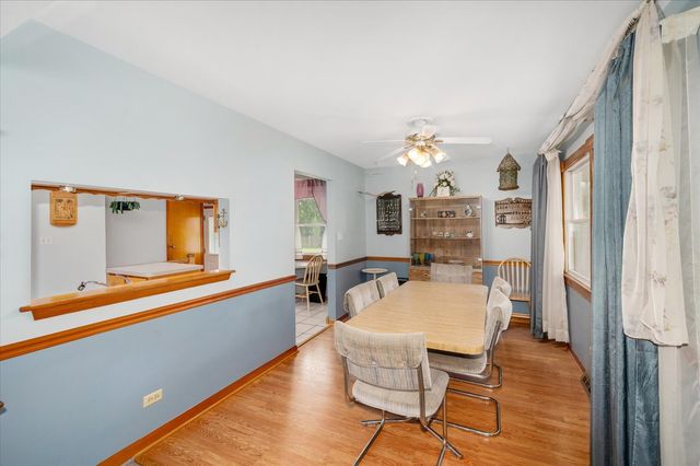 551 S Poplar Avenue, Elmhurst, IL 60126