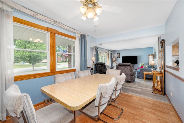 551 S Poplar Avenue, Elmhurst, IL 60126