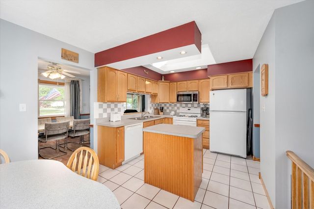 551 S Poplar Avenue, Elmhurst, IL 60126