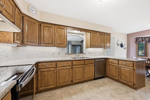 1045 Lansdowne COURT, Brookfield, WI 53045