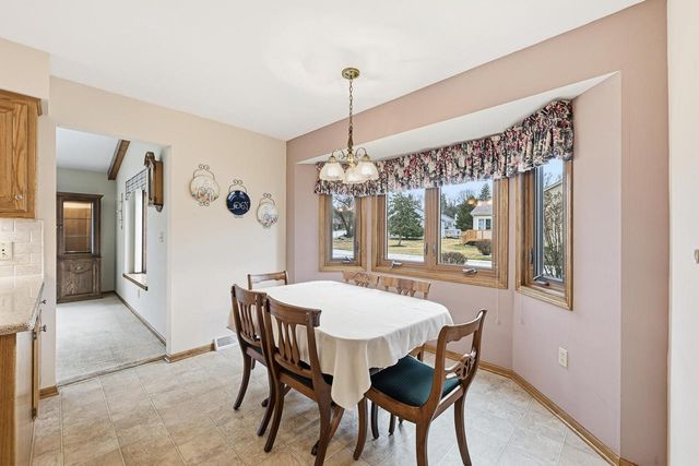 1045 Lansdowne COURT, Brookfield, WI 53045