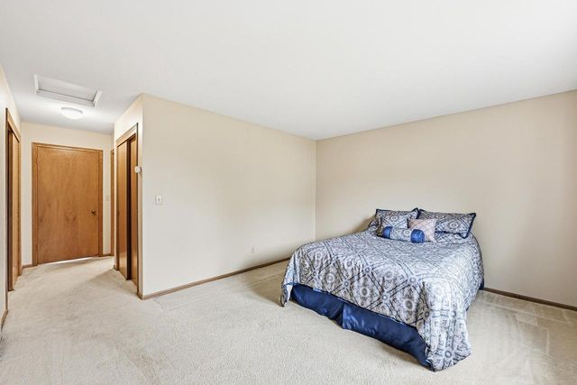 1045 Lansdowne COURT, Brookfield, WI 53045