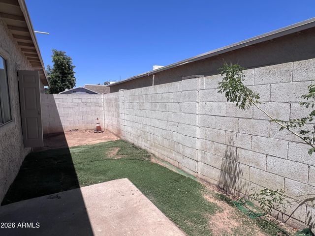 15601 N 27TH Street 18, Phoenix, AZ 85032