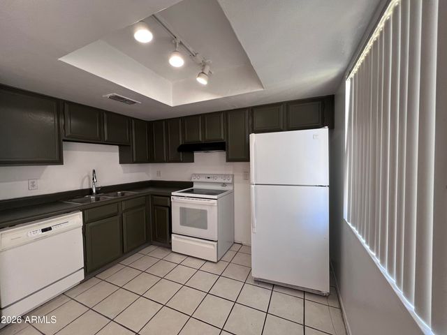15601 N 27TH Street 18, Phoenix, AZ 85032