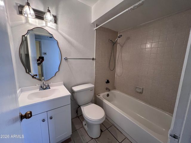15601 N 27TH Street 18, Phoenix, AZ 85032
