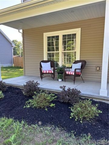 26 Rosalind Dr, Evans, NY 14006