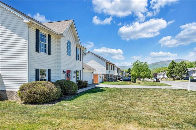 4310 Quail DR, Roanoke, VA 24017