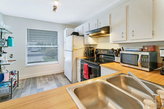 113 Pinewood Court, Jupiter, FL 33458