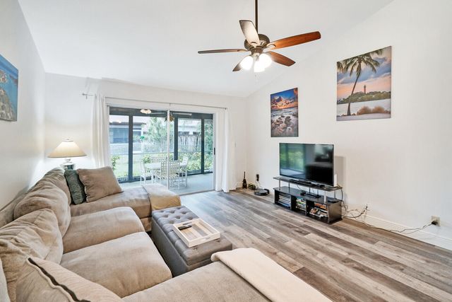 113 Pinewood Court, Jupiter, FL 33458