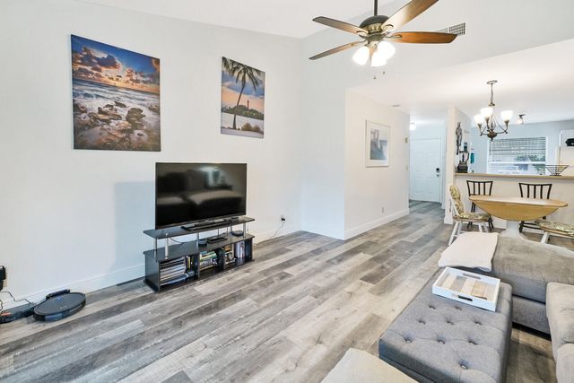 113 Pinewood Court, Jupiter, FL 33458