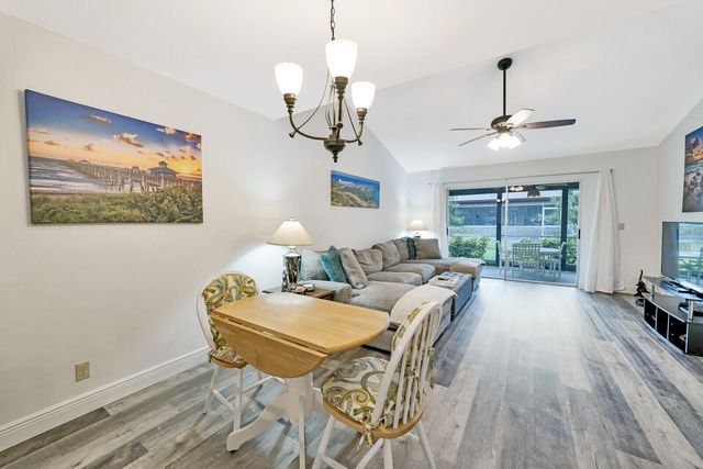 113 Pinewood Court, Jupiter, FL 33458