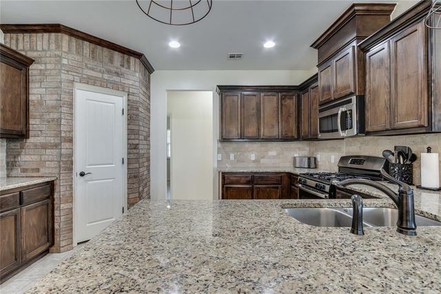 145 Oakridge Drive, Choctaw, OK 73020