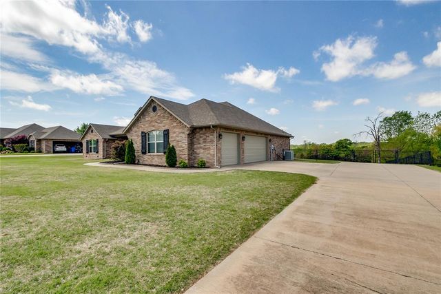 145 Oakridge Drive, Choctaw, OK 73020