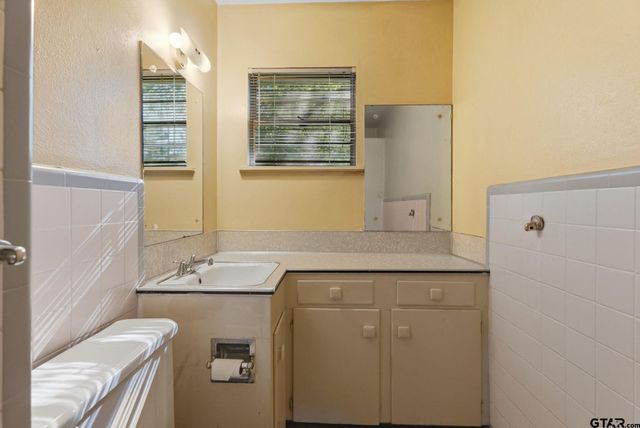 2800 Tanglewood, Tyler, TX 75701