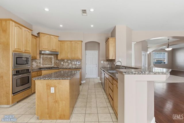 13309 Giro Drive, Bakersfield, CA 93314