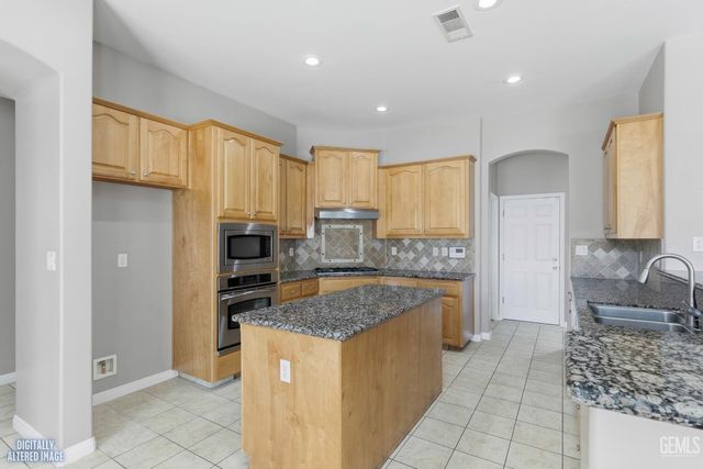 13309 Giro Drive, Bakersfield, CA 93314