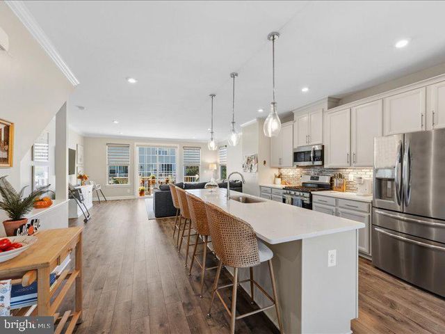 6300 BERKLEY BRIDGE PL, Haymarket, VA 20169