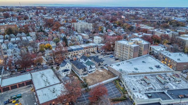 338 E 234th Street, Bronx, NY 10470