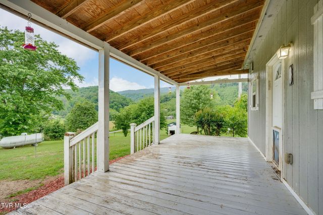 935 Adams Lane, Mooresburg, TN 37811