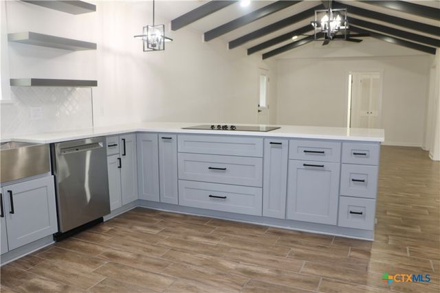 2704 Loma Vista, Victoria, TX 77901