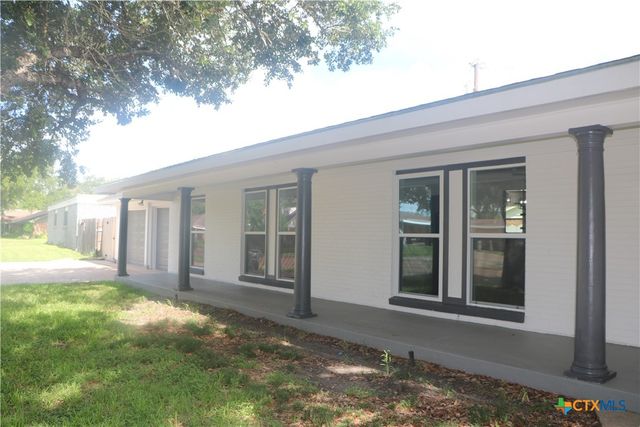 2704 Loma Vista, Victoria, TX 77901