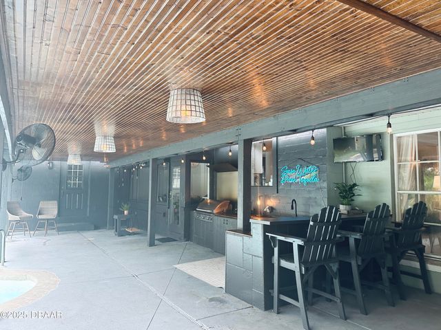 1608 N Halifax Avenue, Daytona Beach, FL 32118