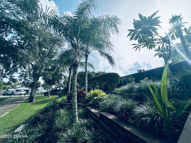 1608 N Halifax Avenue, Daytona Beach, FL 32118