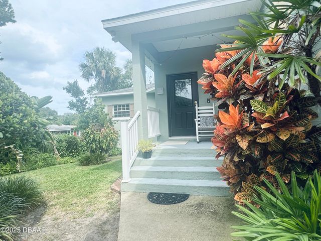 1608 N Halifax Avenue, Daytona Beach, FL 32118