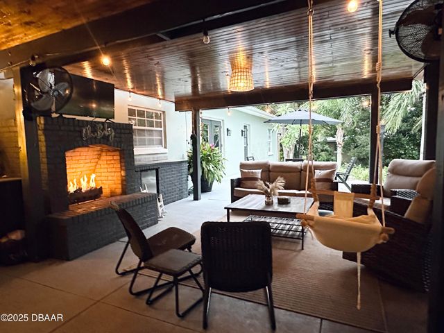 1608 N Halifax Avenue, Daytona Beach, FL 32118