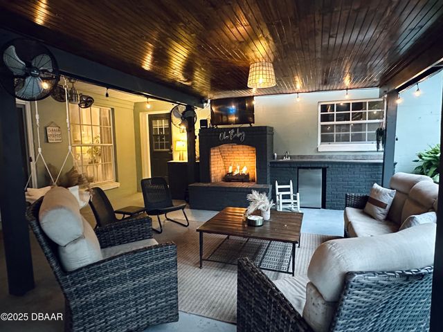 1608 N Halifax Avenue, Daytona Beach, FL 32118