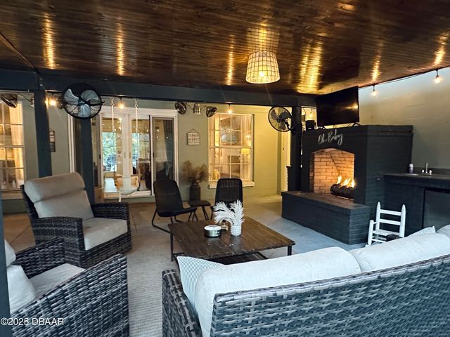 1608 N Halifax Avenue, Daytona Beach, FL 32118