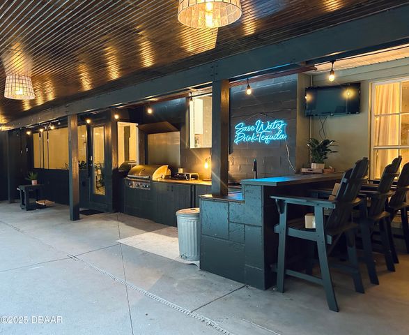 1608 N Halifax Avenue, Daytona Beach, FL 32118