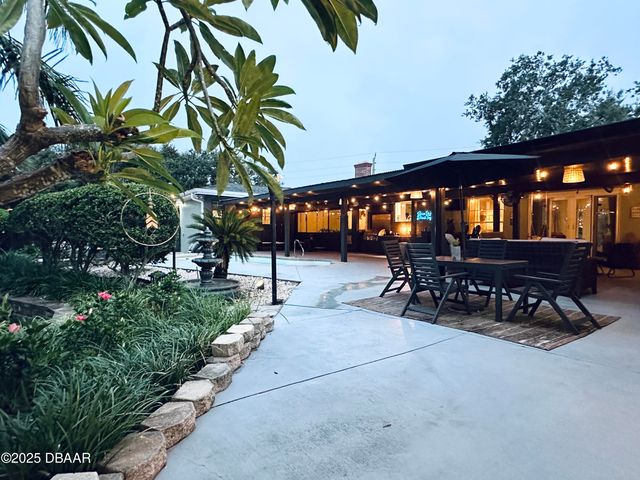 1608 N Halifax Avenue, Daytona Beach, FL 32118