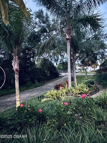 1608 N Halifax Avenue, Daytona Beach, FL 32118