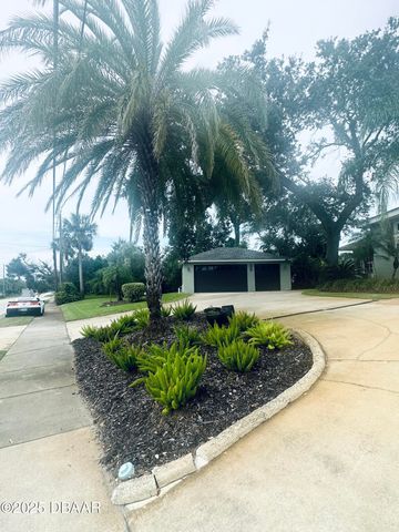 1608 N Halifax Avenue, Daytona Beach, FL 32118