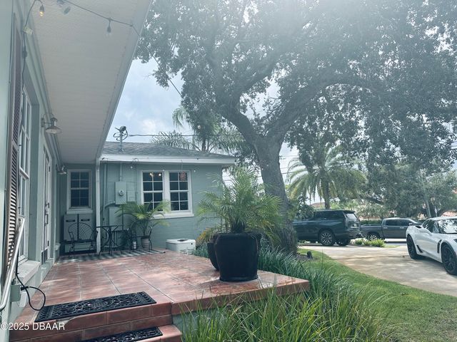 1608 N Halifax Avenue, Daytona Beach, FL 32118