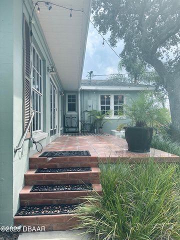1608 N Halifax Avenue, Daytona Beach, FL 32118